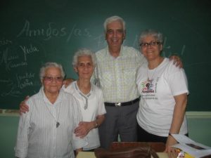 Alunas+com+Pe.+Alfonso+Rubio.jpg