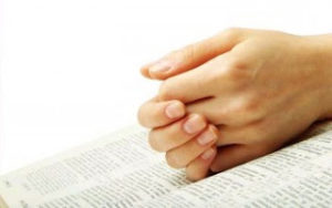 maos_oracao_prece_biblia_800x500_0.jpg
